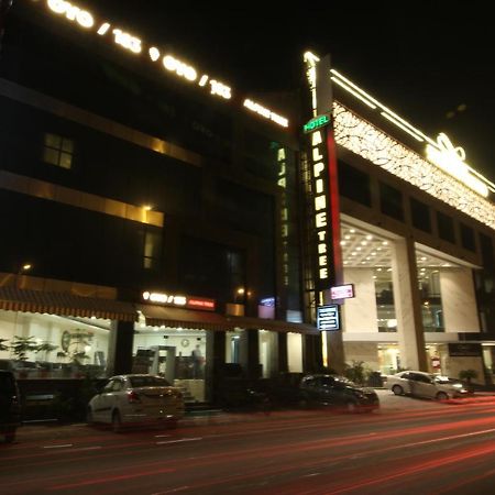Hotel Alpine Tree Nowe Delhi Zewnętrze zdjęcie