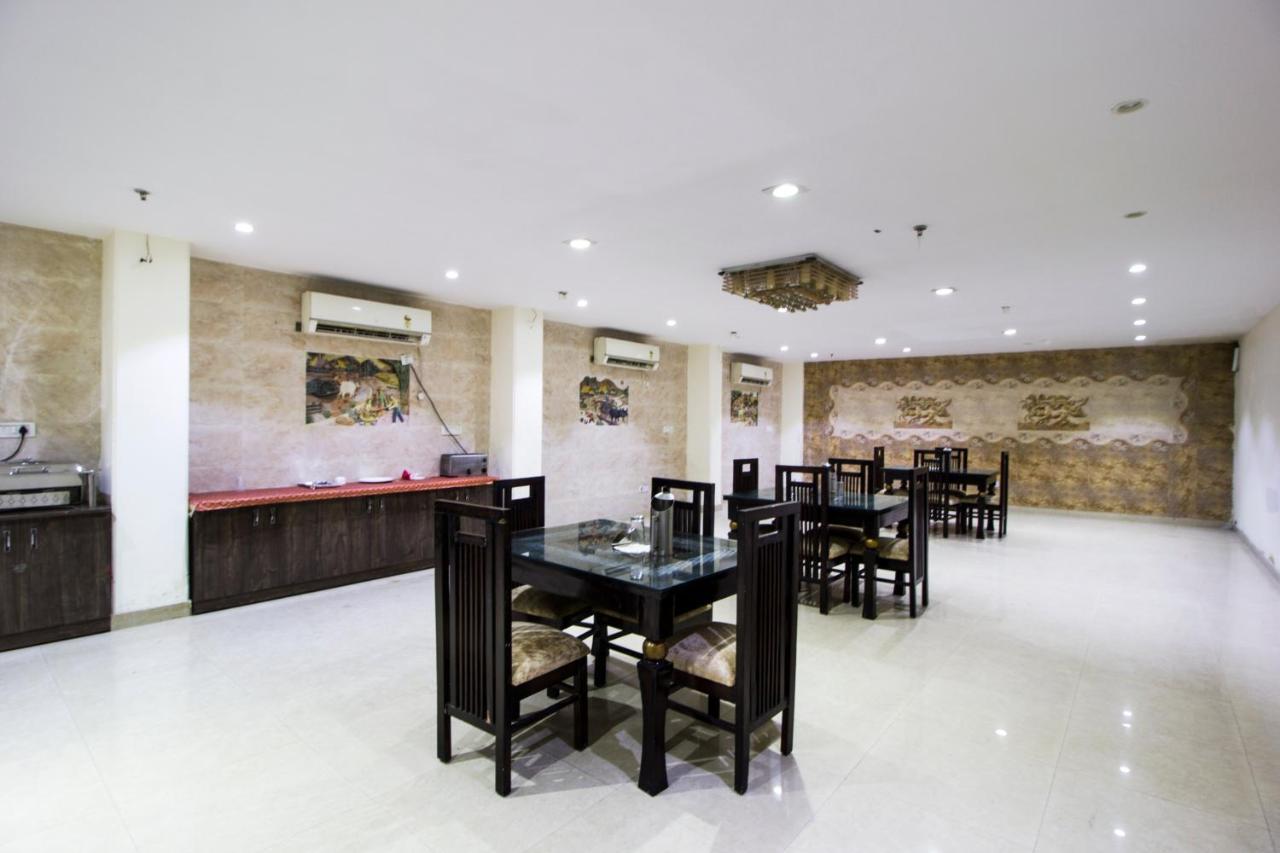 Hotel Alpine Tree Nowe Delhi Zewnętrze zdjęcie
